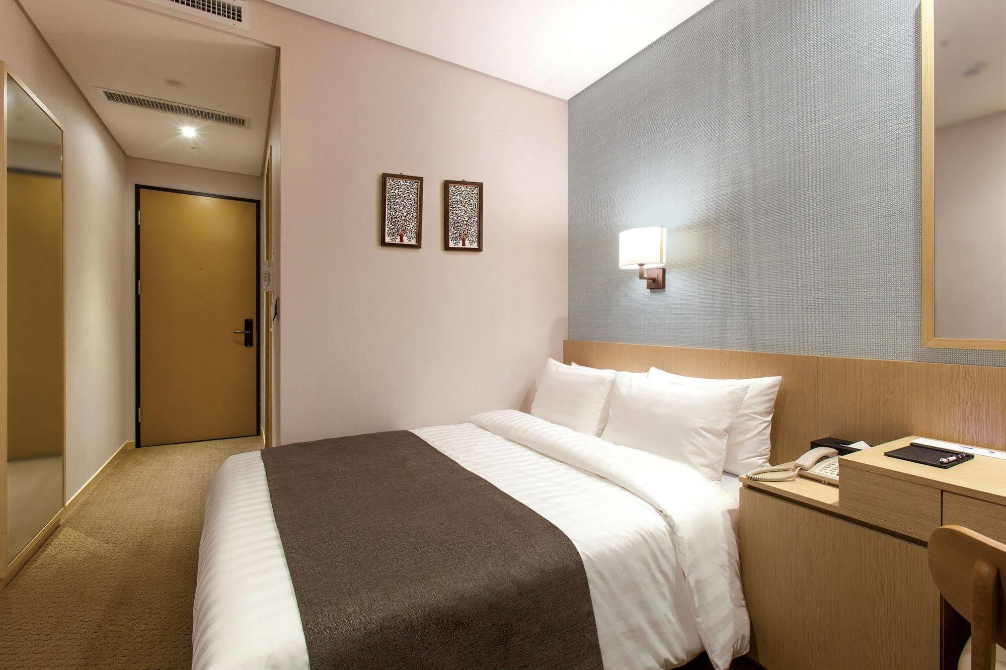 Myeongdong 4*